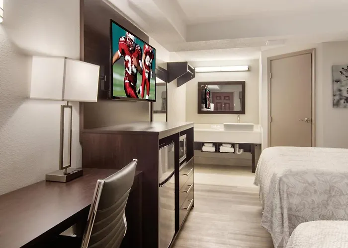 Red Roof Inn Plus & Suites Erie